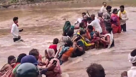 Protesters alleged that Bhatnagar and others were detained during the police action, a claim denied by the administration.