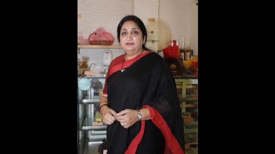 Pune, India - March 20, 2018: Sunetra Pawar in Women's special event at lane no. 8, Forennte, Koregaon Park in Pune, India, on Tuesday, March 20, 2018. (Photo by Rahul Raut/HT PHOTO)