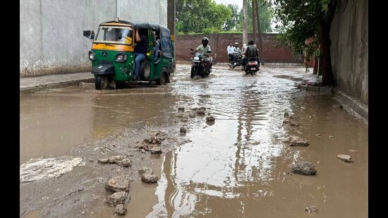 The dilapidated road with potholes and poor drainage in Giaspura , Ludhiana, on Sunday. (Manish/HT)