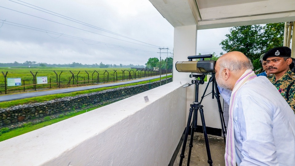 নজরে চিকেনস নেক, বর্ষায় আটোসাঁটো জলপথ ! সীমান্ত পরিদর্শন অমিত শাহের(@AmitShah/X via PTI Photo)(PTI07_18_2026_000317B) (@AmitShah)