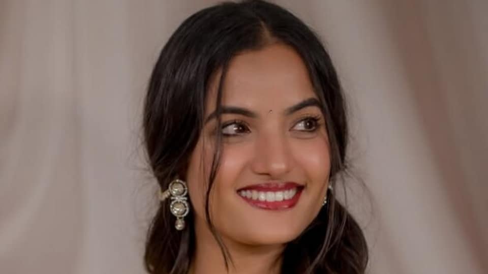 <p>మధ్యలో కొన్ని రోజుల పాటు జబర్దస్త్ షోకు సిరి యాంకర్ గా పని చేసింది. ఇప్పుడు వరుస సినిమాలతో ఈ భామ బిజీ అయిపోయింది. </p>(instagram-Siri Hanumanthu)
