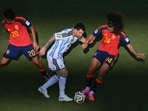 Wayne Rooney didn't like Lionel Messi trying to get Cucurella sent of