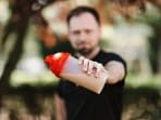 Raw whey protein powders are usually unflavoured and don't cause gas and bloating(Pexels)