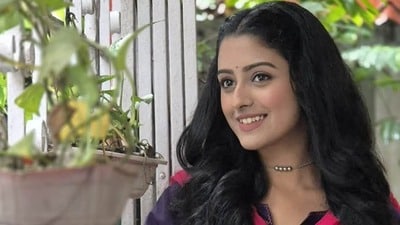 ‘মা জানতে পারলে মেরেই ফেলত!’ পারুল হতে হাঁটু অবধি লম্বা চুল কেটে ফেলেন ঈশানী ‘মা জানতে পারলে মেরেই ফেলত!’ পারুল হতে হাঁটু অবধি লম্বা চুল কেটে ফেলেন ঈশানী