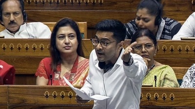 সংসদ সূত্রের খবর, অভিষেক বন্দ্যোপাধ্যায়কে প্রথম সারি থেকে সরিয়ে দ্বিতীয় সারিতে বসার নির্দেশ দেওয়া হয়েছে। সংসদ সূত্রের খবর, অভিষেক বন্দ্যোপাধ্যায়কে প্রথম সারি থেকে সরিয়ে দ্বিতীয় সারিতে বসার নির্দেশ দেওয়া হয়েছে।