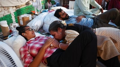 Indian actress Shabana Azmi kisses the hand of fasting Indian student activist Neha Bora at the protest site after Indian education reformer Sonam Wangchuk. (Reuters)