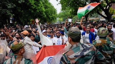 সিজেপি-র অভিযান ঘিরে রণক্ষেত্র রাজধানী (PTI) সিজেপি-র অভিযান ঘিরে রণক্ষেত্র রাজধানী (PTI)