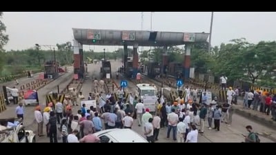 Protesting farmers at Shambhu Toll Plaza in Ambala district. (HT )