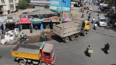 Pune district collector imposes ban on heavy vehicle entry into city limits with immediate effect to prevent stranded or broken-down trucks causing traffic snarls during the monsoon. ((PIC FOR REPRESENTATION))