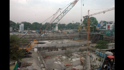 The plot is presently being used as a temporary public parking facility by the civic body. (HT) The plot is presently being used as a temporary public parking facility by the civic body. (HT)