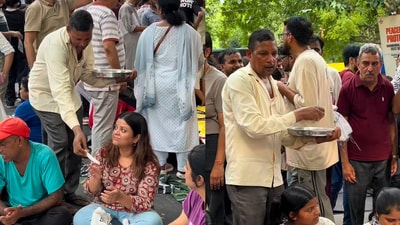 CJP protest video shows man serving food to protesters. (Instagram/@jamalashraf23) CJP protest video shows man serving food to protesters. (Instagram/@jamalashraf23)