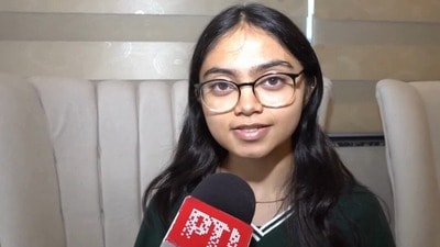 নিটে ৭২০ নম্বরের মধ্যে ৭০০ নম্বর পেয়ে দেশে ২০ তম স্থান অধিকার করেছেন বৈষ্ণবী দাস। (ছবি সৌজন্যে পিটিআই) নিটে ৭২০ নম্বরের মধ্যে ৭০০ নম্বর পেয়ে দেশে ২০ তম স্থান অধিকার করেছেন বৈষ্ণবী দাস। (ছবি সৌজন্যে পিটিআই)