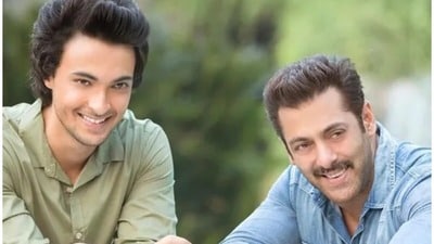 আয়ুশ শর্মা-র সঙ্গে সলমন খান। আয়ুশ শর্মা-র সঙ্গে সলমন খান।