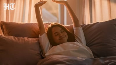10-minute morning Yoga stretch in bed to make you feel energized and younger (Pinterest) 10-minute morning Yoga stretch in bed to make you feel energized and younger (Pinterest)