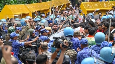 Internet services were reportedly suspended in parts of central Delhi, security personnel resorted to lathi charge and tear gas firing as thousands of protesters gathered amid tightened vigil around the possible routes to Parliament, where Monsoon Session kicked off on Monday. (Hindustan Times) Internet services were reportedly suspended in parts of central Delhi, security personnel resorted to lathi charge and tear gas firing as thousands of protesters gathered amid tightened vigil around the possible routes to Parliament, where Monsoon Session kicked off on Monday. (Hindustan Times)
