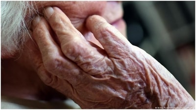 Ageing (Britta Pedersen/dpa/picture alliance ) Ageing (Britta Pedersen/dpa/picture alliance )