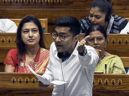 সংসদ সূত্রের খবর, অভিষেক বন্দ্যোপাধ্যায়কে প্রথম সারি থেকে সরিয়ে দ্বিতীয় সারিতে বসার নির্দেশ দেওয়া হয়েছে। 