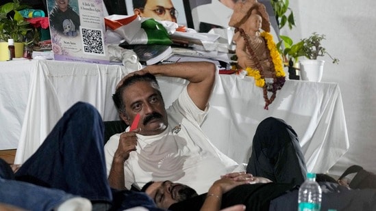 జంతర్ మంతర్ వద్ద ప్రకాశ్ రాజ్.. (PTI)