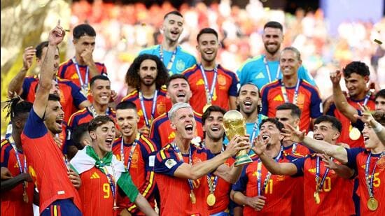 Spain's Dani Olmo lifts the trophy with teammates after winning the World Cup final against Argentina. (REUTERS)