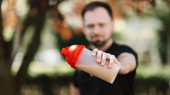 Raw whey protein powders are usually unflavoured and don't cause gas and bloating