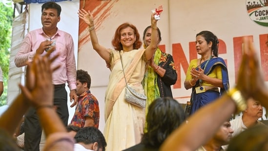 Amid Wangchuk's hospitalisation, which was opposed to by his wife and CJP leaders as well as supporters, Abhijeet Dipke announced to take taking ahead the hunger strike in the climate activist's absence.(Hindustan Times)