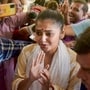 অভিষেককে নিয়ে সংক্ষিপ্ত প্রতিক্রিয়া জানিয়ে সায়নী ঘোষ বলেন, 'ভেরি নাইস অফ হিম'। 