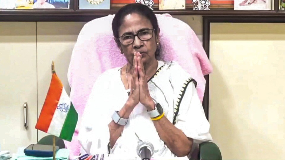 একুশে জুলাইয়ের কর্মসূচির ঠিক আগে আরও বড় আইনি ধাক্কার মুখে পড়ল ‘কালীঘাট তৃণমূল’। 