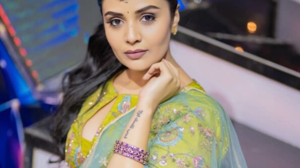 <p>ఇక త్వరలో ప్రారంభం కానున్న బిగ్ బాస్ సీజన్ 10 అగ్నిపరీక్షకు మరోసారి హోస్ట్ గా శ్రీముఖి వ్యవహరించనుందని టాక్. </p>(instagram-Sreemukhi)