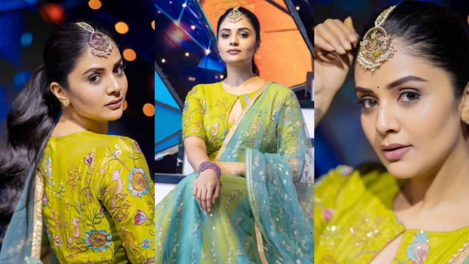 <p>చలాకీ మాటలే కాదు చురుకైన నటనతోనూ అభిమానుల మనసుల కొల్లగొట్టడం శ్రీముఖికి తెలుసు. తాజాగా మా ఇంటి బంగారం సినిమాలో ఆమె నటనే ఇందుకు నిదర్శనం. </p>(instagram-Sreemukhi)