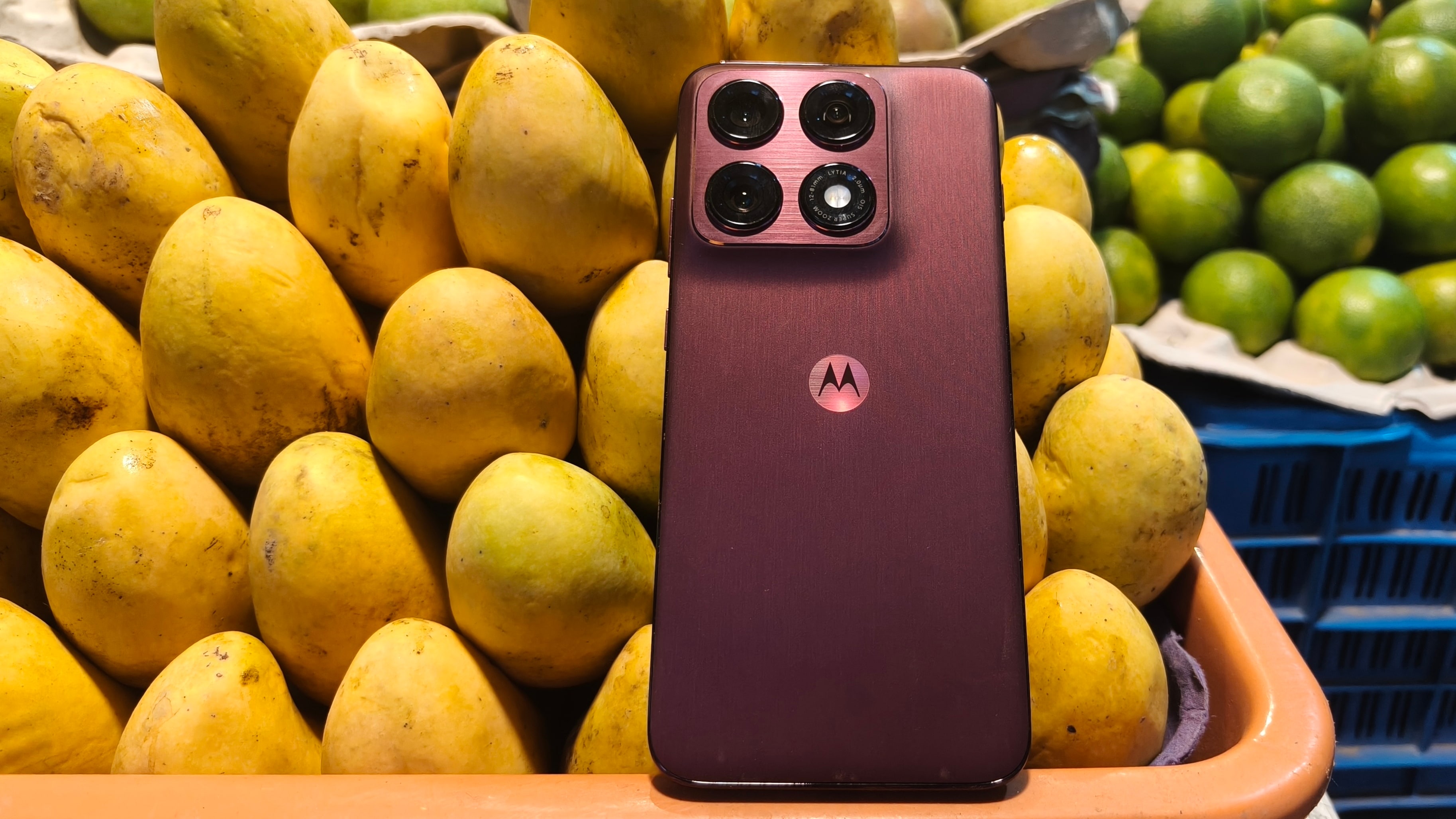 Distinctive, premium styling feels fresh, though Motorola's familiar design language has become increasingly repetitive (Shubh Bhushan - HT Tech) Distinctive, premium styling feels fresh, though Motorola's familiar design language has become increasingly repetitive (Shubh Bhushan - HT Tech)