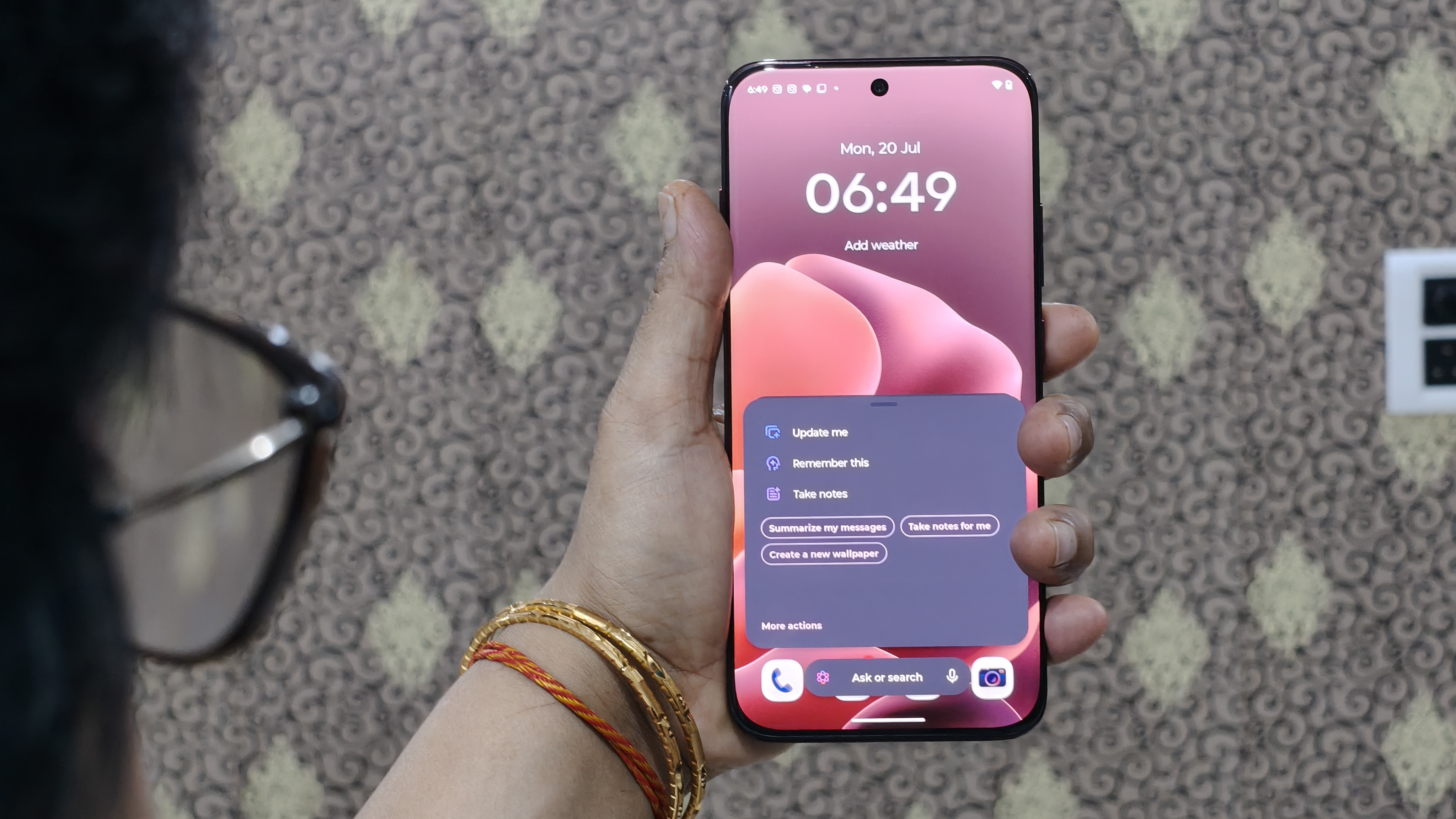 Moto AI shows promise, but inconsistent results make its smartest features difficult to trust. (Shubh Bhushan - HT Tech) Moto AI shows promise, but inconsistent results make its smartest features difficult to trust. (Shubh Bhushan - HT Tech)