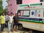 (A 65-year-old patient had died in the 108 ambulance on way to hospital due to lack of oxygen.)