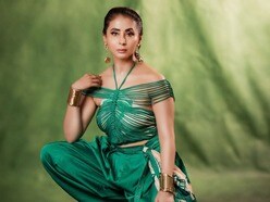 <p>ఈ ఫొటోలో ఉన్నది ఊర్మిళ మటోండ్కర్. ఒకప్పుడు హిందీ, తెలుగు సినిమాల్లో హీరోయిన్ గా అదరగొట్టింది. </p>