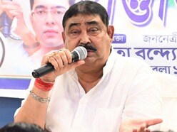 অনুব্রত মণ্ডল বলেন, 'আগে হাজার হাজার মানুষ নিয়ে আমরা শহিদ মঞ্চে পৌঁছতাম। কলকাতা থেকে কোনও খরচ দেওয়া হত না।'