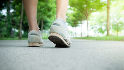Top walking shoes under ₹5,000 from trusted brands offering cushioned comfort, reliable support and lasting performance for everyday walks and commuting. (canva.com) Top walking shoes under ₹5,000 from trusted brands offering cushioned comfort, reliable support and lasting performance for everyday walks and commuting. (canva.com)