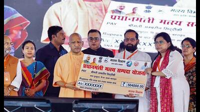 Chief minister Yogi Adityanath presents cheque to a beneficiary during the inauguration and foundation stone-laying of 70 development projects worth over ₹352 crore in the Mahsi and Nanpara Assembly constituencies, in Bahraich on Tuesday. (@myogiadityanath X/ANI Photo) Chief minister Yogi Adityanath presents cheque to a beneficiary during the inauguration and foundation stone-laying of 70 development projects worth over ₹352 crore in the Mahsi and Nanpara Assembly constituencies, in Bahraich on Tuesday. (@myogiadityanath X/ANI Photo)