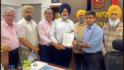 FICO members handing over a memorandum to DC Himanshu Jain in Ludhiana on Tuesday. (HT Photo) FICO members handing over a memorandum to DC Himanshu Jain in Ludhiana on Tuesday. (HT Photo)