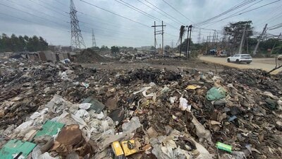 Industrial waste dump in the road side area and green belt in focal point in Ludhiana on Tuesday. (Gurpreet Singh/HT) Industrial waste dump in the road side area and green belt in focal point in Ludhiana on Tuesday. (Gurpreet Singh/HT)