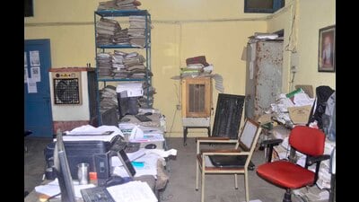 PSPCL main office rooms waers a deserted look due to strike call by the employees in Ludhiana on Tuesday. (Gurpreet Singh/HT) PSPCL main office rooms waers a deserted look due to strike call by the employees in Ludhiana on Tuesday. (Gurpreet Singh/HT)