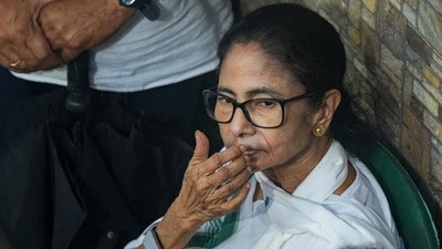 রাতের মধ্যেই কলকাতা হাইকোর্টে আবেদন জানায় তৃণমূল। (PTI) রাতের মধ্যেই কলকাতা হাইকোর্টে আবেদন জানায় তৃণমূল। (PTI)
