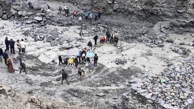 People using temporary bridge to cross the Jahlma rivulet in Himachal’s Lahaul on Tuesday. (HT Photo) People using temporary bridge to cross the Jahlma rivulet in Himachal’s Lahaul on Tuesday. (HT Photo)