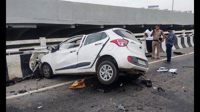 Police suspect the truck suddenly changed lanes and slowed down, leaving the driver with no time to avoid the collision. (HT Photo) Police suspect the truck suddenly changed lanes and slowed down, leaving the driver with no time to avoid the collision. (HT Photo)