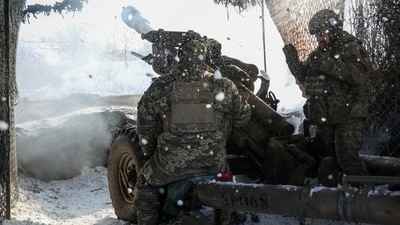 Ukrainian soldiers on the front line fire an L119 howitzer toward Russian troops.
