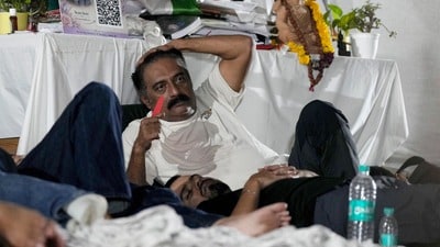 Prakash Raj: ఇది మరో స్వతంత్ర పోరాటం.. వాళ్లకు నేను అండగా నిలబడతా: ప్రకాష్ రాజ్ ట్వీట్ (PTI) Prakash Raj: ఇది మరో స్వతంత్ర పోరాటం.. వాళ్లకు నేను అండగా నిలబడతా: ప్రకాష్ రాజ్ ట్వీట్ (PTI)