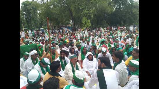 Bharatiya Kisan Union (BKU) Tikait faction’s “’Dera Dalo, Ghera Dalo Kisan Samman Mahapanchayat” at the protest site near the All Saint’s Cathedral in Civil Lines on Tuesday. (ANil Kumar Maurya/HT Photo)