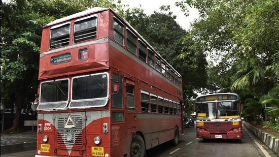 Mumbai, India - August 8, 2016: People lined up for the double decker best bus at Nariman Point in Mumbai, India, on Monday, August 8, 2016. (Photo by Anshuman Poyrekar/ Hindustan Times) (Hindustan Times)
