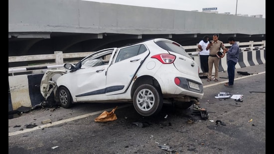 Police suspect the truck suddenly changed lanes and slowed down, leaving the driver with no time to avoid the collision. (HT Photo)