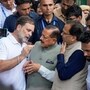 PMর বাসভবনের সামনে রাহুলদের ধরনায় পৌঁছেছিলেন কেন্দ্রীয় মন্ত্রী, পরে পুলিশ... (PTI Photo/Salman Ali)(PTI07_21_2026_000461B)
