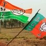 দুর্গাপুর স্টেশনে কলকাতাগামী তৃণমূল কর্মী-সমর্থকদের জন্য জল ও বিস্কুট নিয়ে হাজির হন বিজেপি কর্মীরা। 