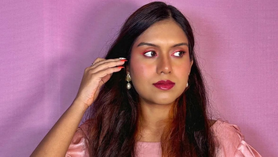 দিল্লিতে পুলিশের লাঠিচার্জ নিয়ে সোশ্যাল মিডিয়ায় পোস্ট, খুনের হুমকি 'আ লিটল বেঙ্গলি' হিসেবে খ্যাত মৌলি মণ্ডলকে। 